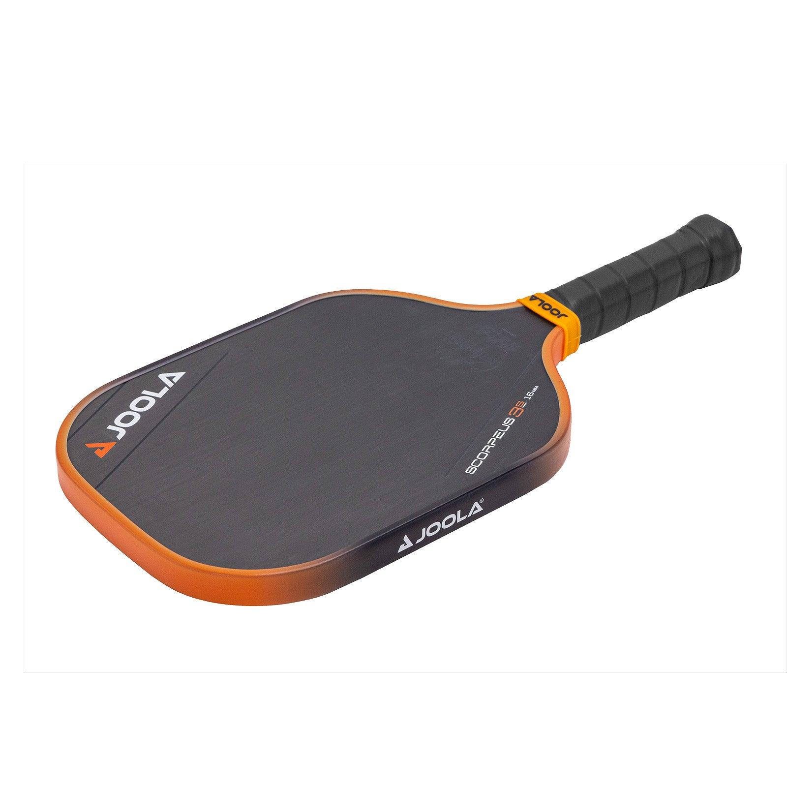 Zoom auf das JOOLA Pickleball Schläger Collin Johns Scorpeus 3S 16, betont das hochwertige Material.